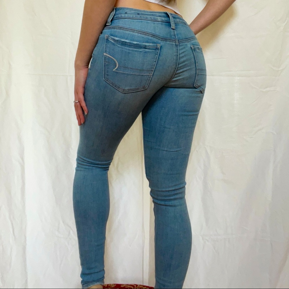 Light wash skinny jean